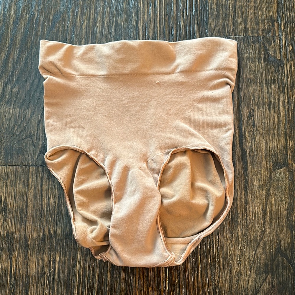 Never been worn. Skims in Size S/M. In the color Sienna